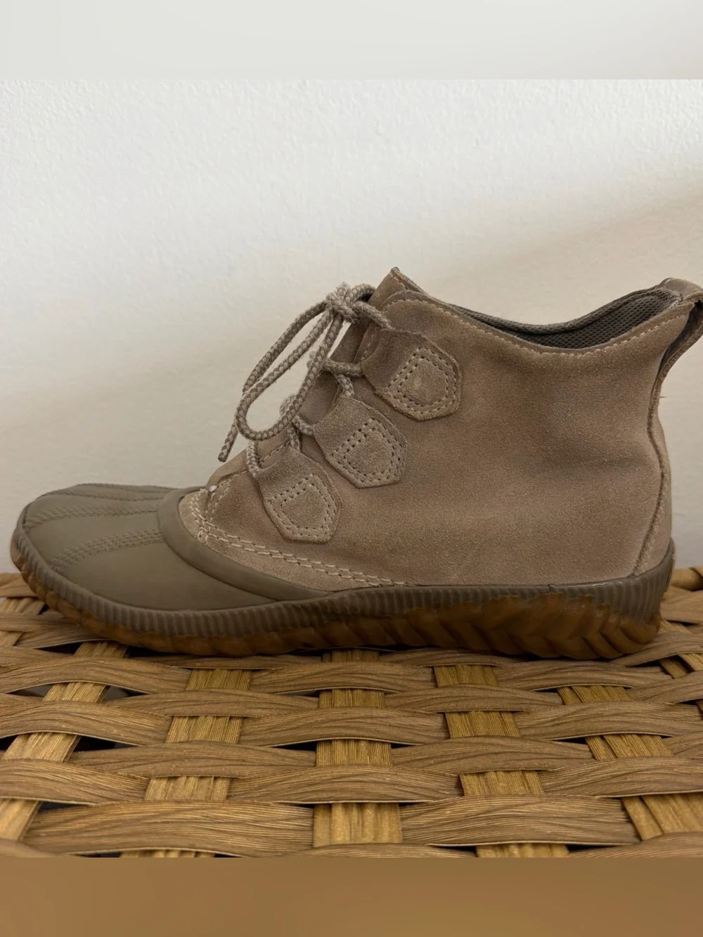Sorel Out n About Plus Duck Ankle Boots Women’s Size 7 Taupe Gray Suede Leather
